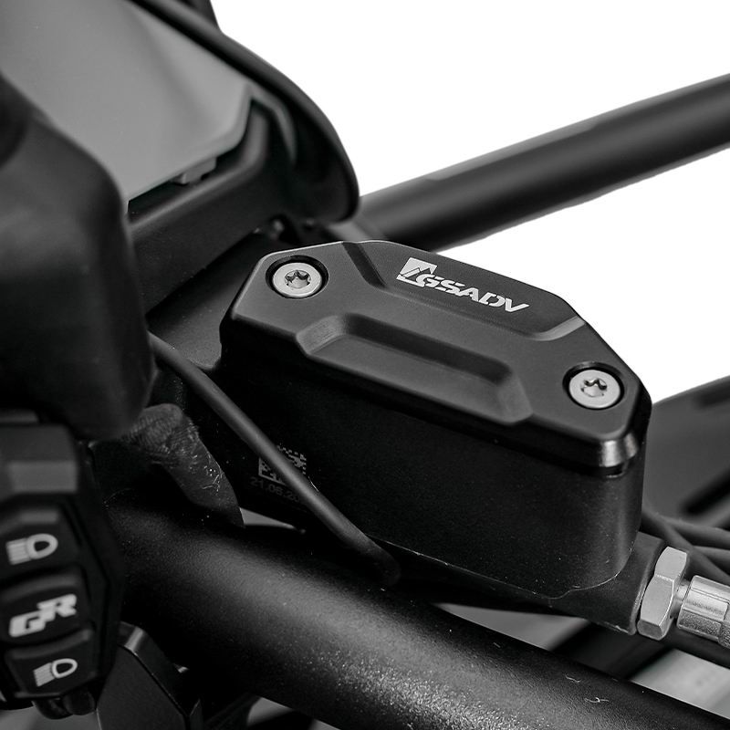 Pump protection cover on the clutch